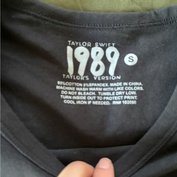 Taylor Swift Official Store 1989 (Taylor’s Version) Shirt - Picture 3 of 4